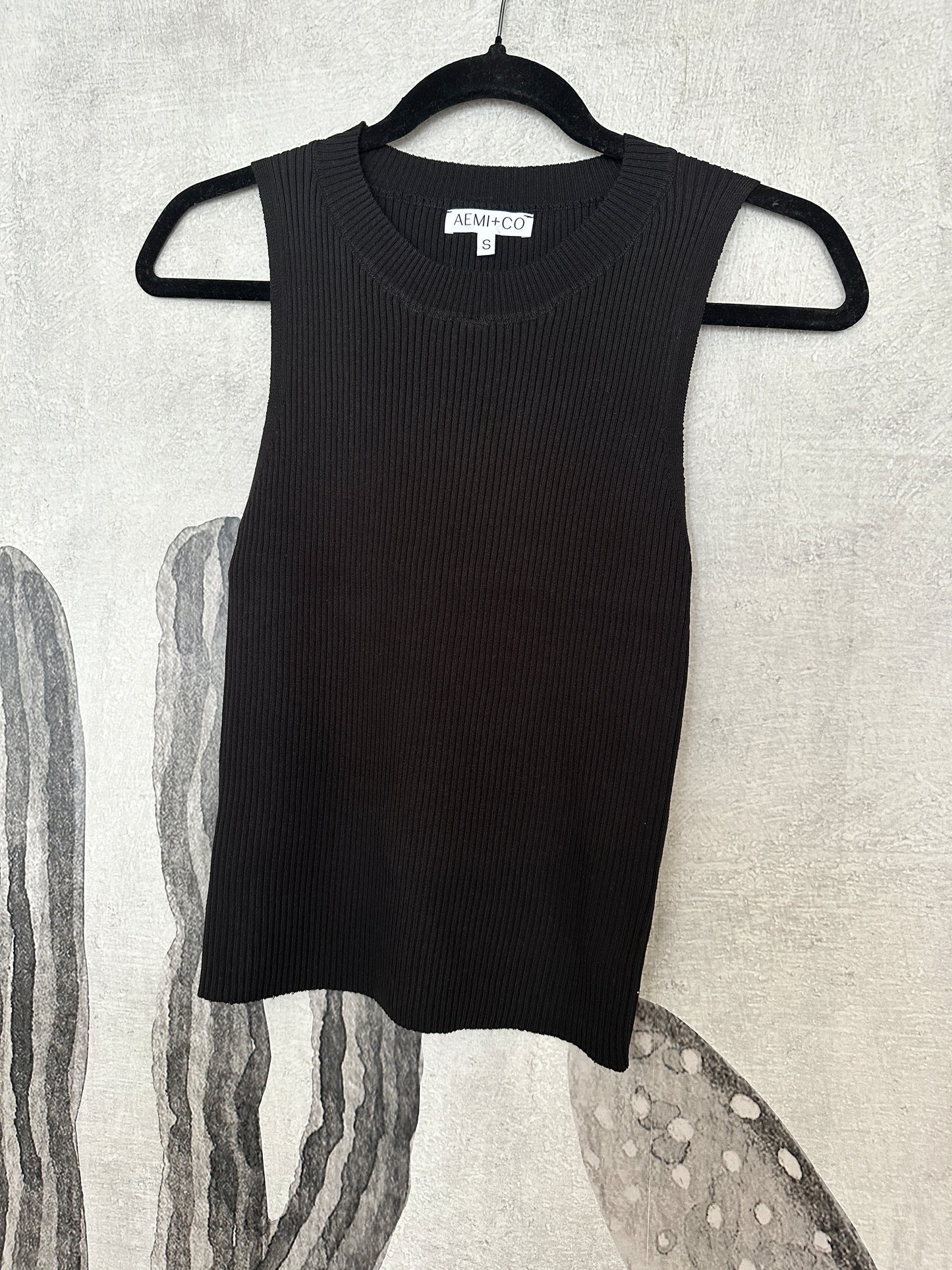 Black ribbed tank