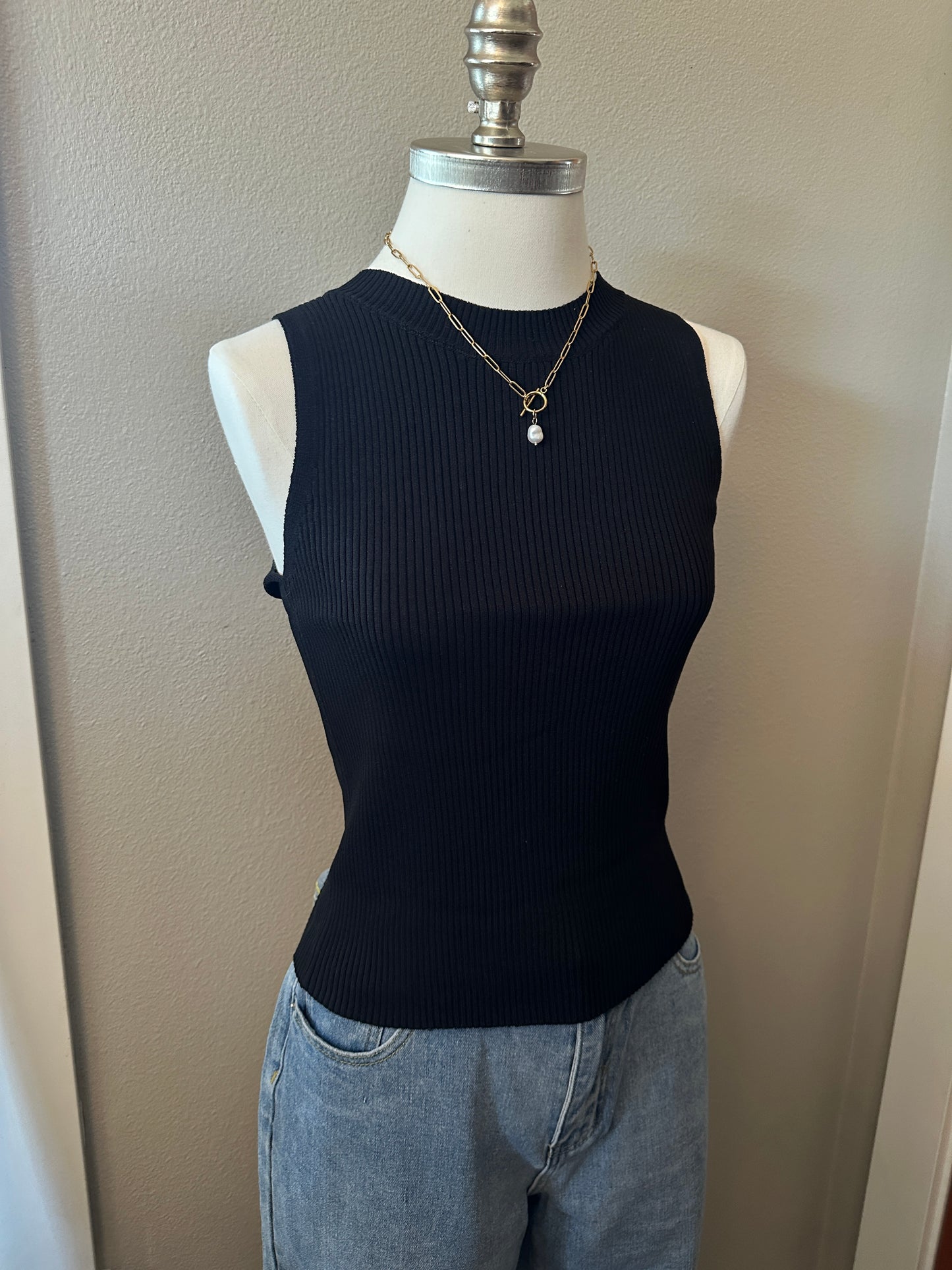 Black ribbed tank