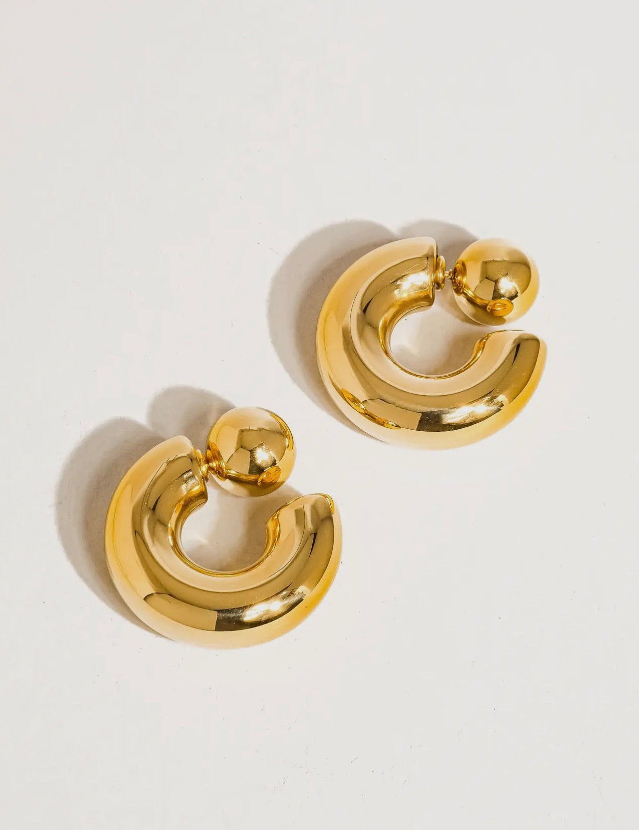 round hoop earrings - gold